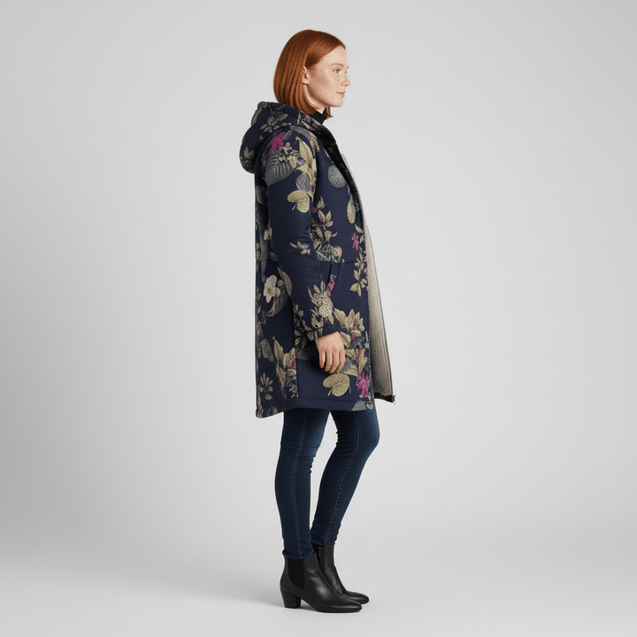 Grijze elegante getailleerde damesjas met capuchon, comfortabele en veelzijdige bovenkleding.