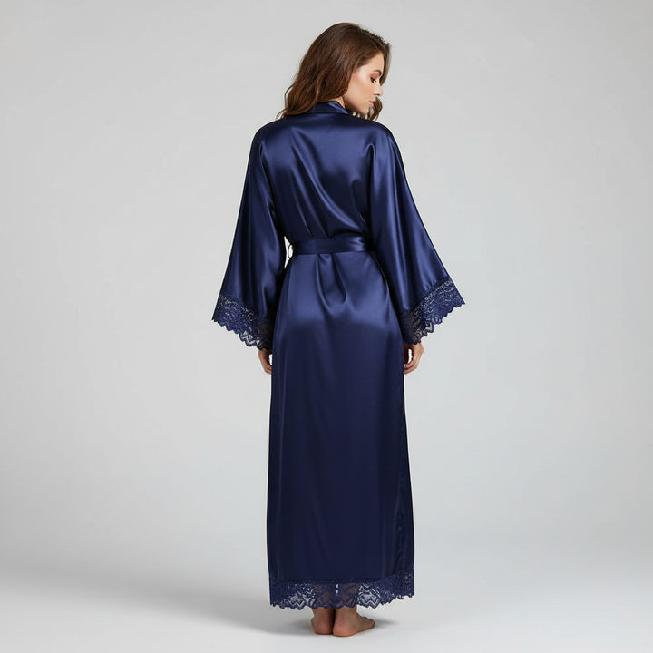 Ultiem comfort met dames badjas Susanne. Een lange, stijlvolle bademantel perfect voor ontspannen momenten.