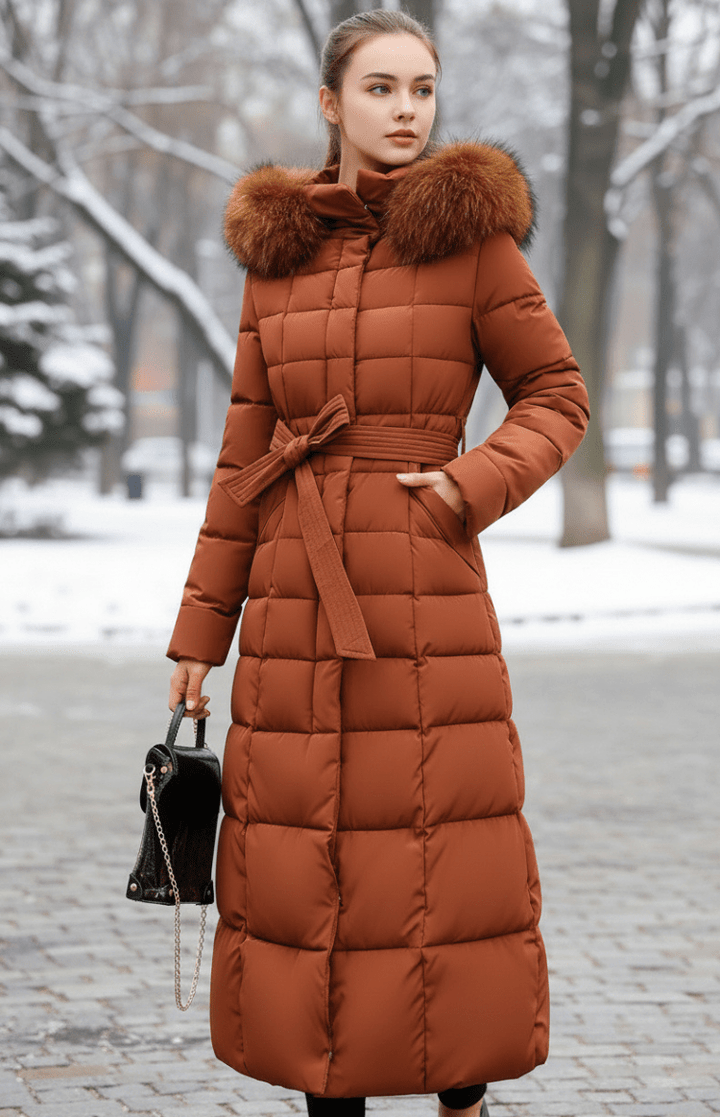 Stijlvolle lange gewatteerde damesjas Natalie met capuchon, perfect voor winterse mode.