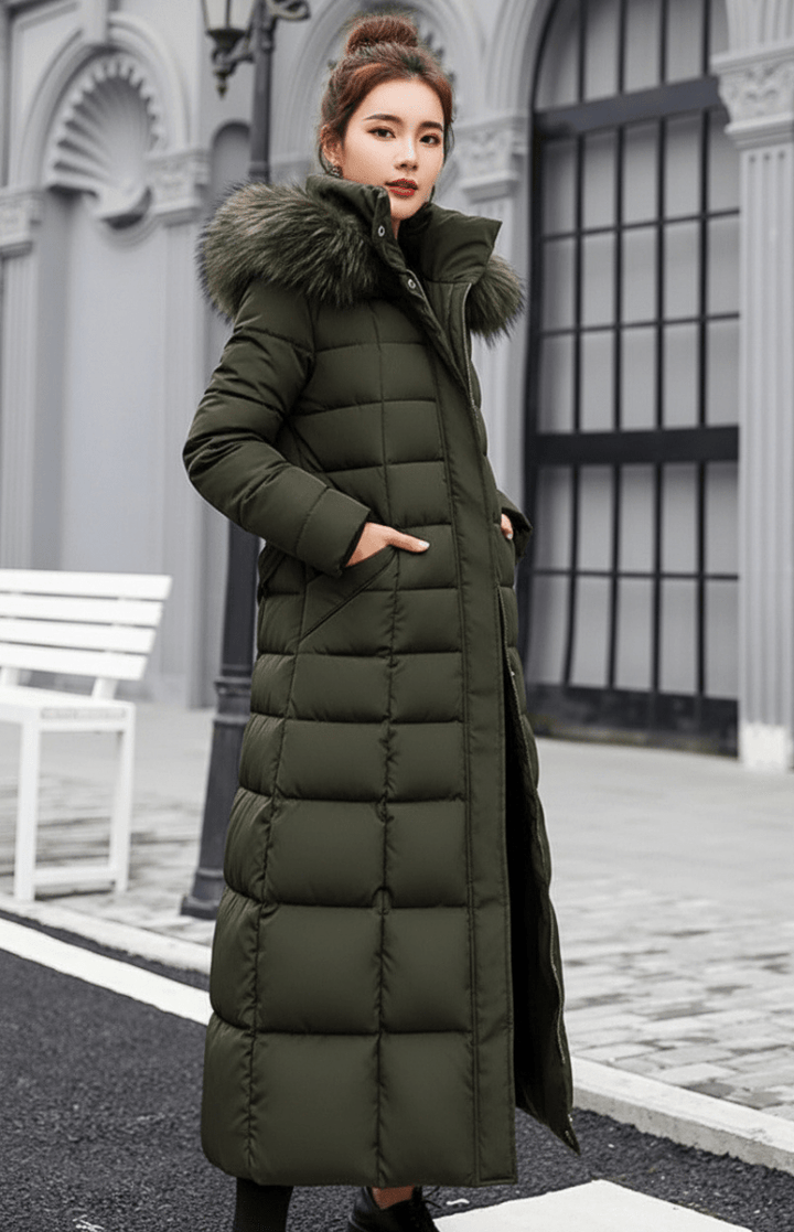 Modieuze lange dames winterjas Natalie, gewatteerd en met capuchon, ideaal als outwear.
