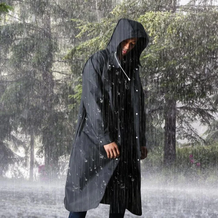 Waterdichte lange heren regenjas Titan met capuchon. Perfect voor outdoor activiteiten, beschermt tegen regen.