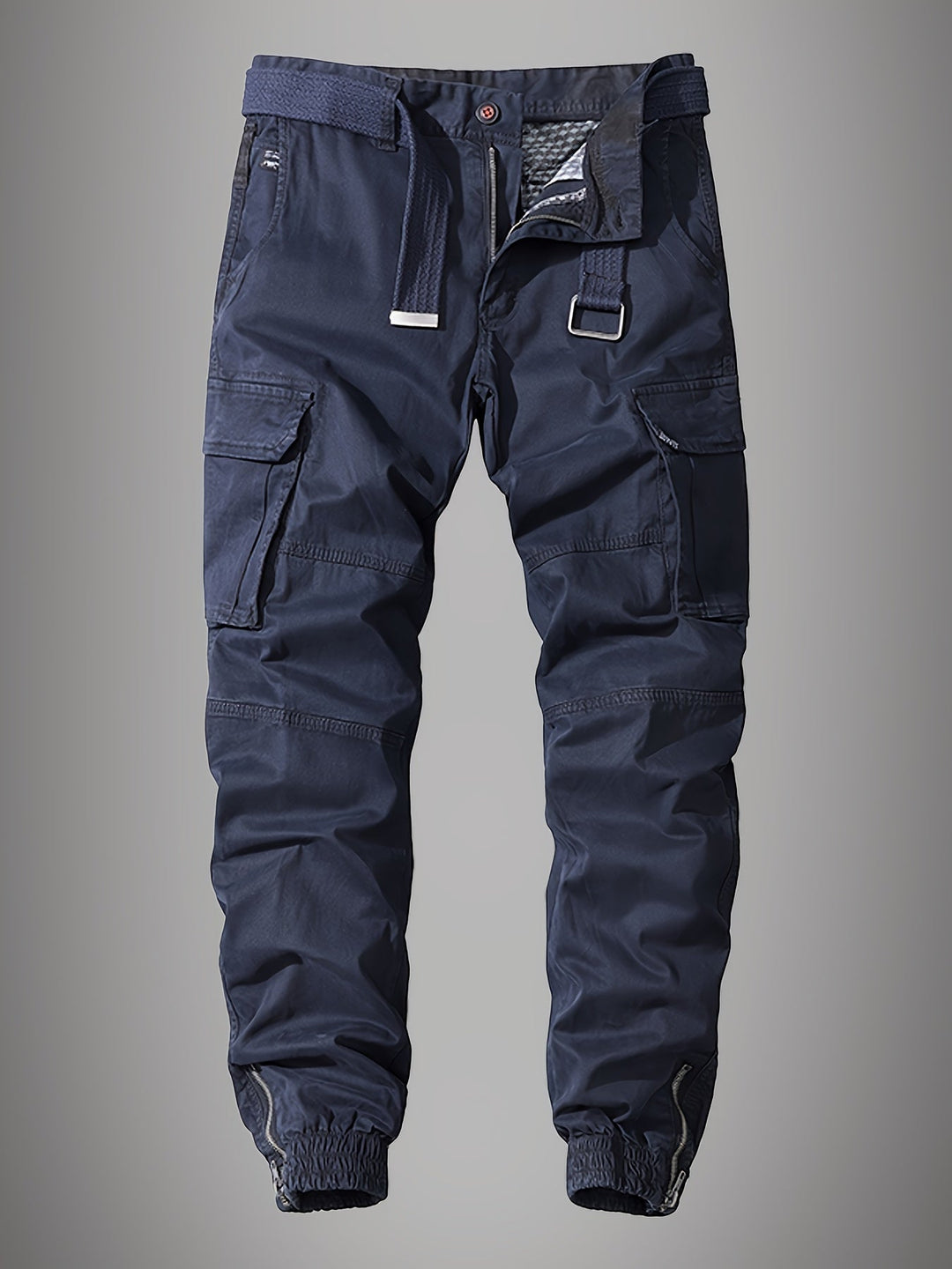 Moderne heren cargobroek met smalle pasvorm, tapered fit voor een stijlvolle en comfortabele look.
