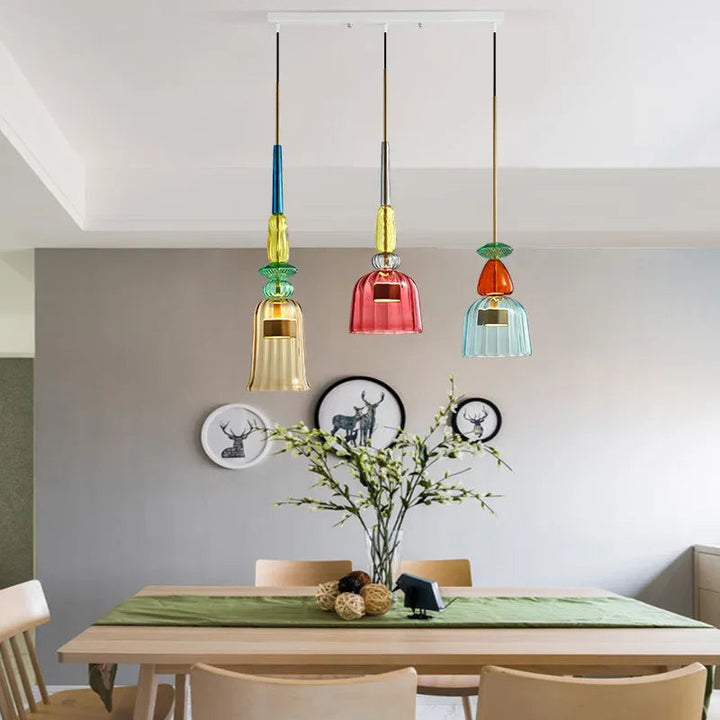 Moderne LED hanglamp van GlowSphere in diverse levendige kleuren. Perfecte sfeerverlichting voor huis.