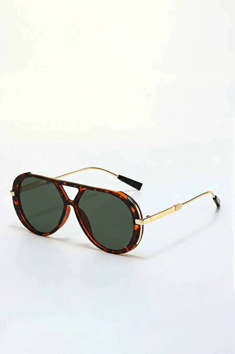 Dames Layla aviator zonnebril, lichtgewicht voor ultiem comfort. Biedt volledige UV400 oogbescherming, perfect voor elke dag.