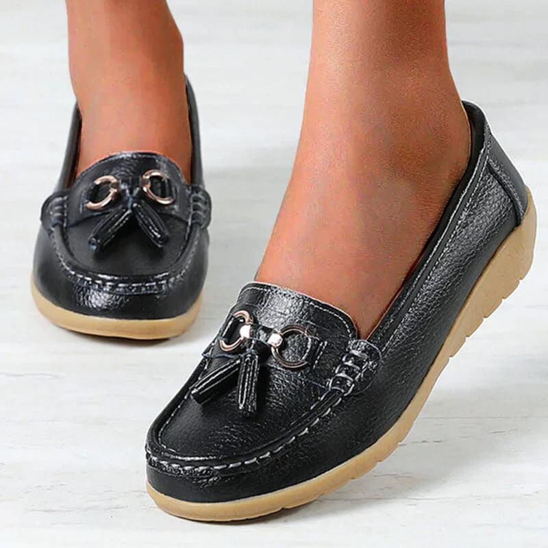 Lichtgrijze dames instappers, Gemma mocassins, comfortabele zomerschoenen met voetondersteuning.