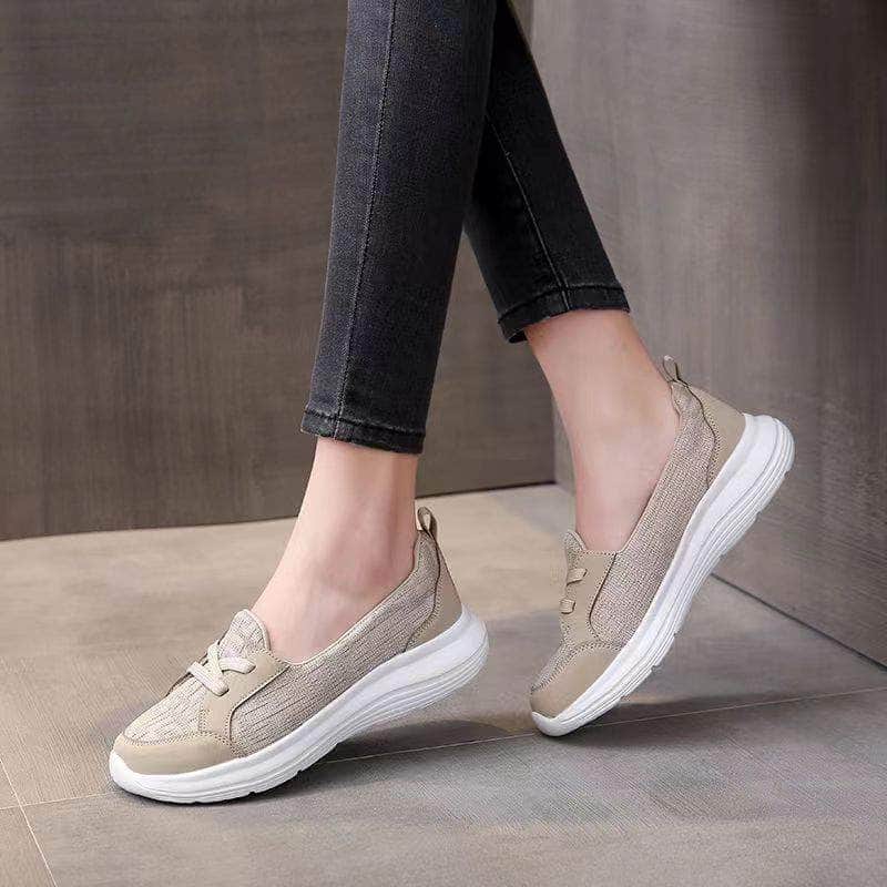 Gemakkelijke zwarte dames Phoebe instappers: lichtgewicht comfortabele casual schoenen met antislipzool.