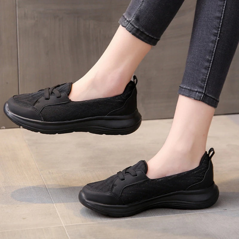 Zwarte dames Phoebe instappers: ademende slip-on casual schoenen met antislip zool.