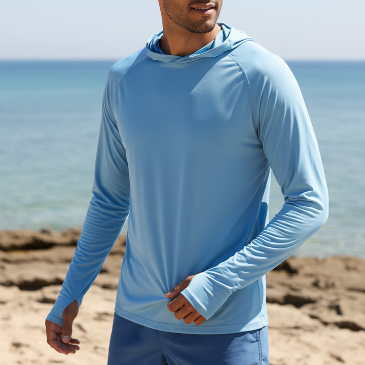 Mannen SunveilPro UV-beschermende hoodie, ademend en sneldrogend voor buitenactiviteiten.