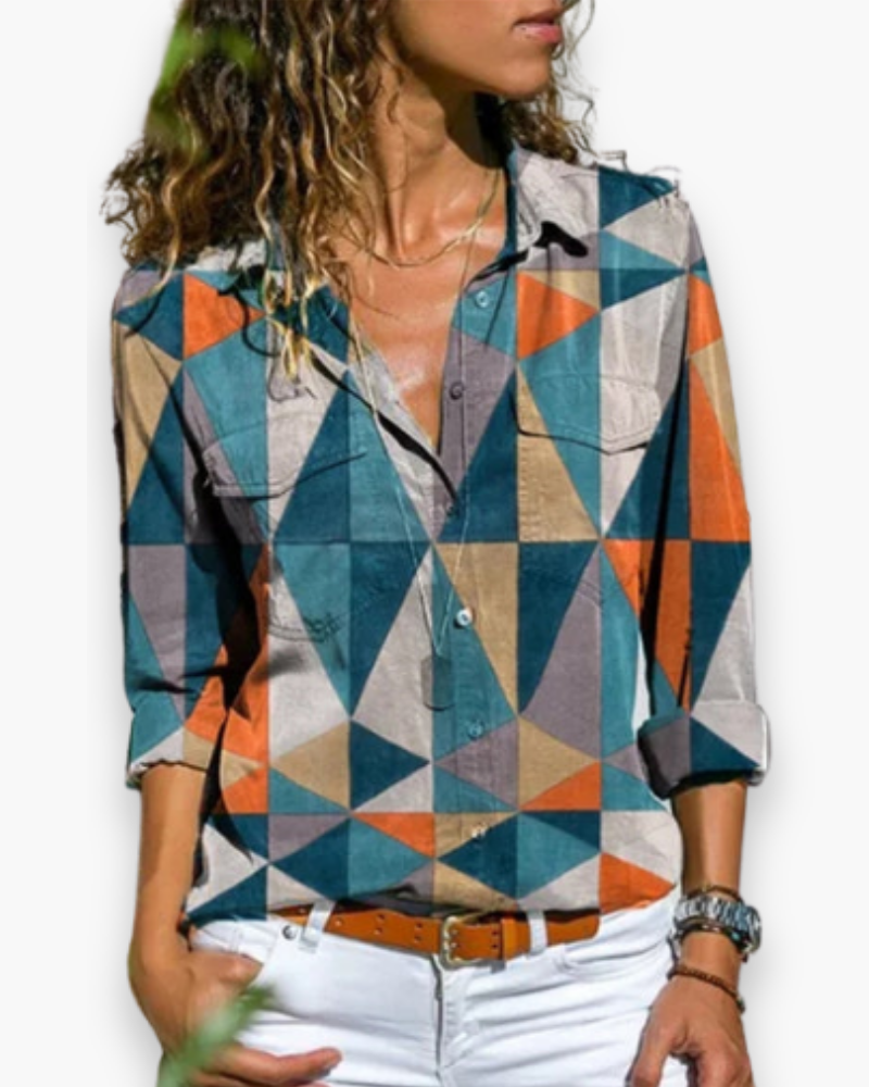 Modieuze casual damesblouse, kleurrijk en elegant, voor diverse zomerse looks.