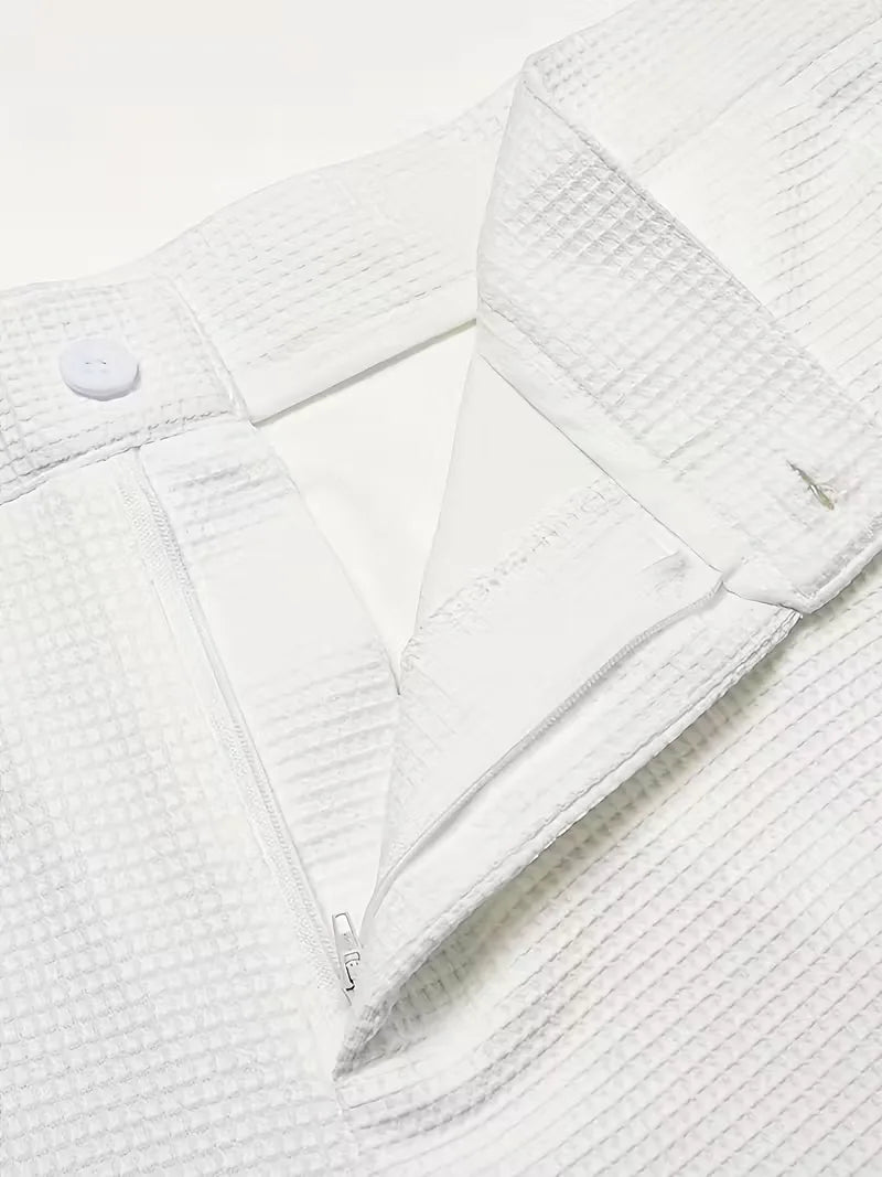 Moderne herenbroek met rechte pijpen voor een slanke, comfortabele pasvorm. Perfect voor elke gelegenheid.