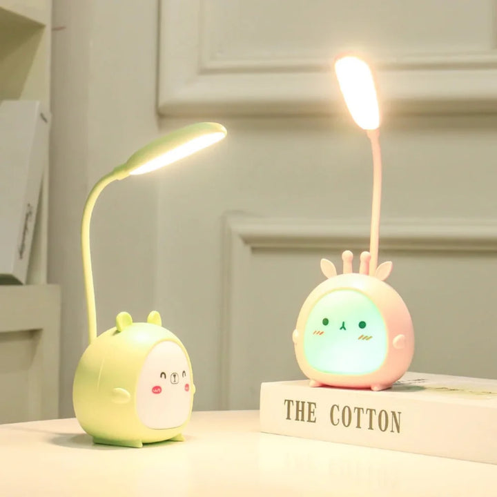 Roze kinderleeslamp BrightBuddy hert, met oogbescherming voor lezen & studie in kinderkamer.