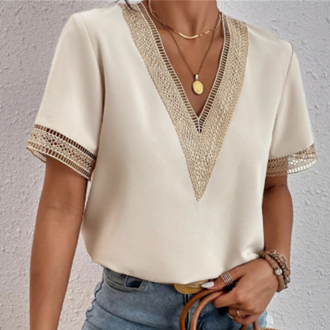 Hoymans dames bovenkleding: slim fit t-shirt met kanten V-hals, ideaal voor een elegante en comfortabele look.