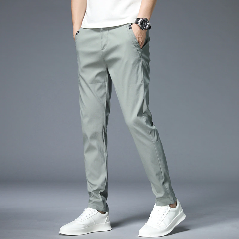 Grijze slim fit heren stretch broek, veelzijdig voor casual outfits en moderne looks.