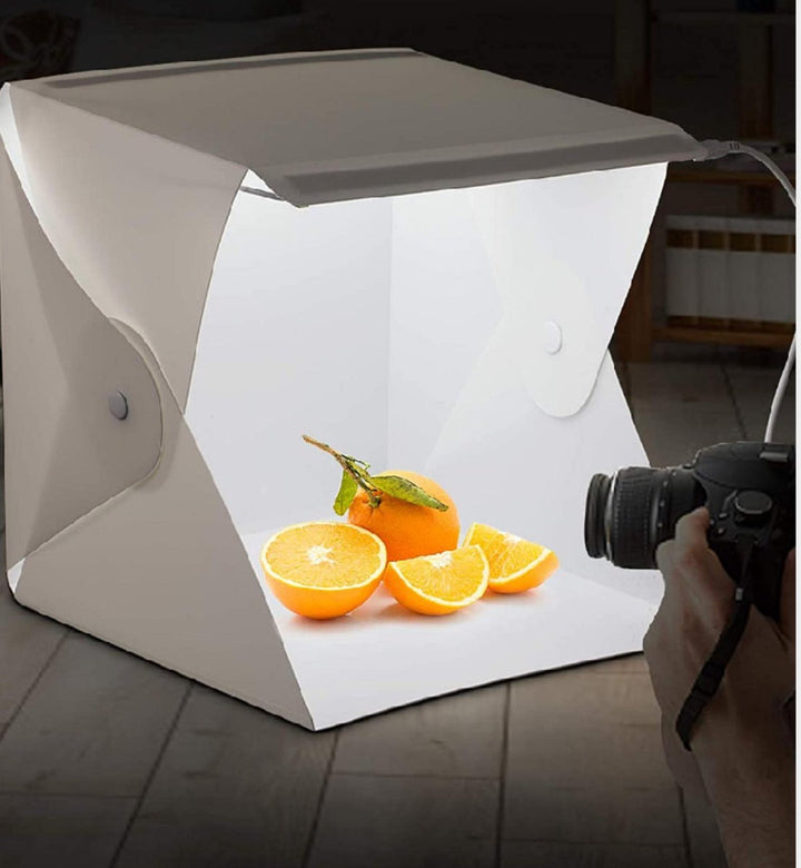 Draagbare fotostudio GlowBox met geïntegreerde LED-verlichting voor professionele productfotografie overal.