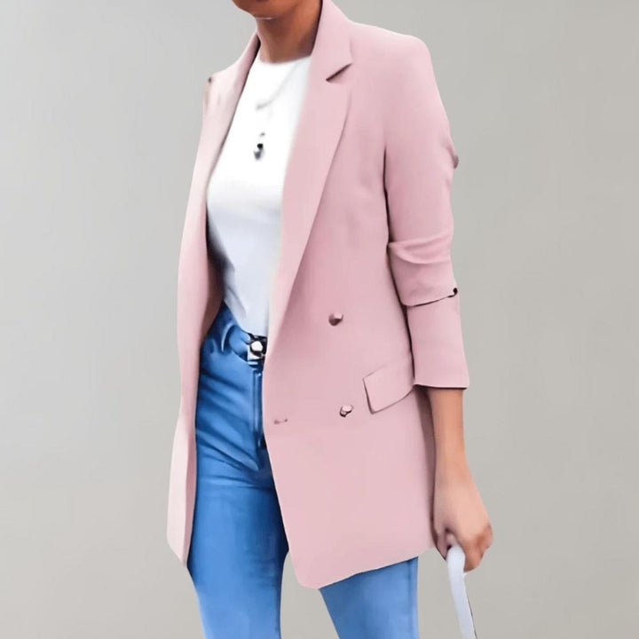Marineblauwe VHM damesblazer. Tijdloos model, perfect voor zakelijke mode of casual chic.