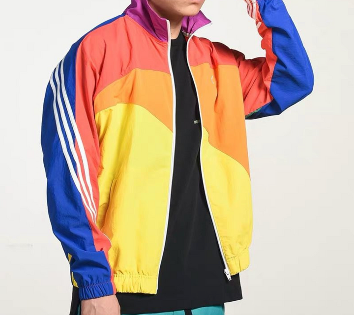 Modieus unisex regenboog jack, Limited Edition '99 Collectie. Tijdloze retro stijl voor lente, casual look.