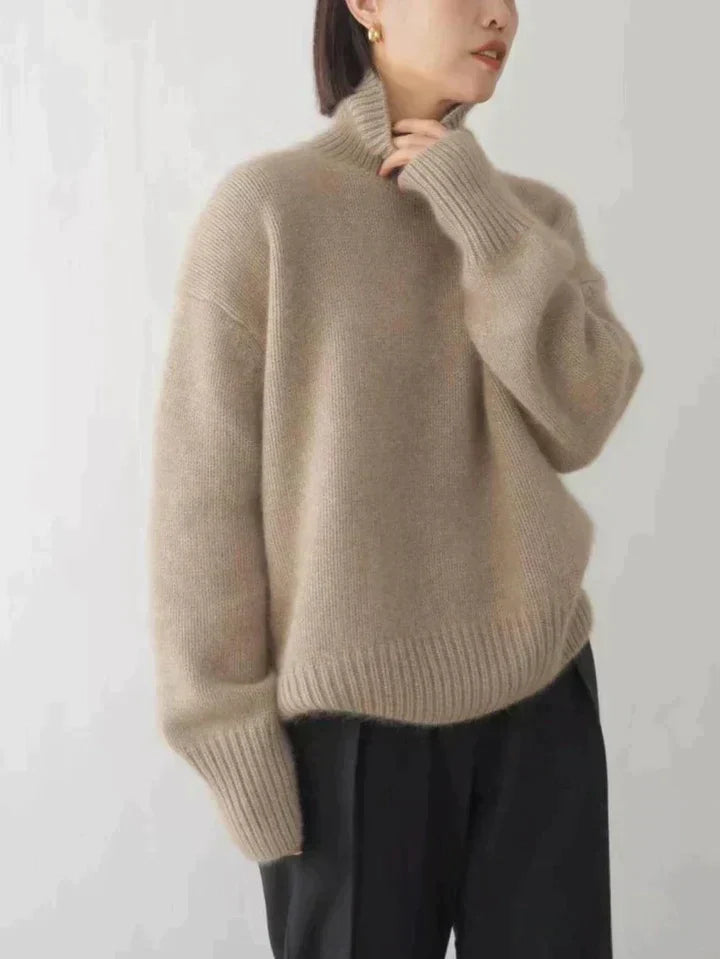 Stijlvolle dames winter coltrui. Deze warme Hoymans kasjmier trui biedt zachtheid en elegantie.