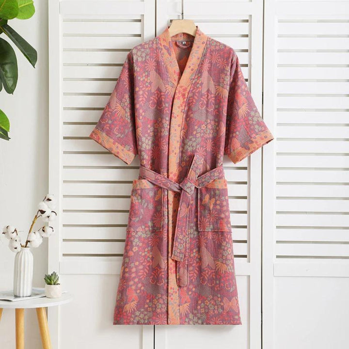 Lichtgewicht katoenen damesbadjas in vintage chic stijl, perfect als ademende loungewear en ochtendjas.