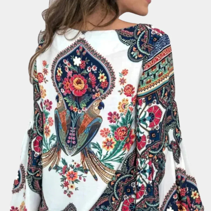 Stijlvolle Hoymans dames zomerblouse met bloemen, korte mouwen, luchtig en elegant voor warme dagen.