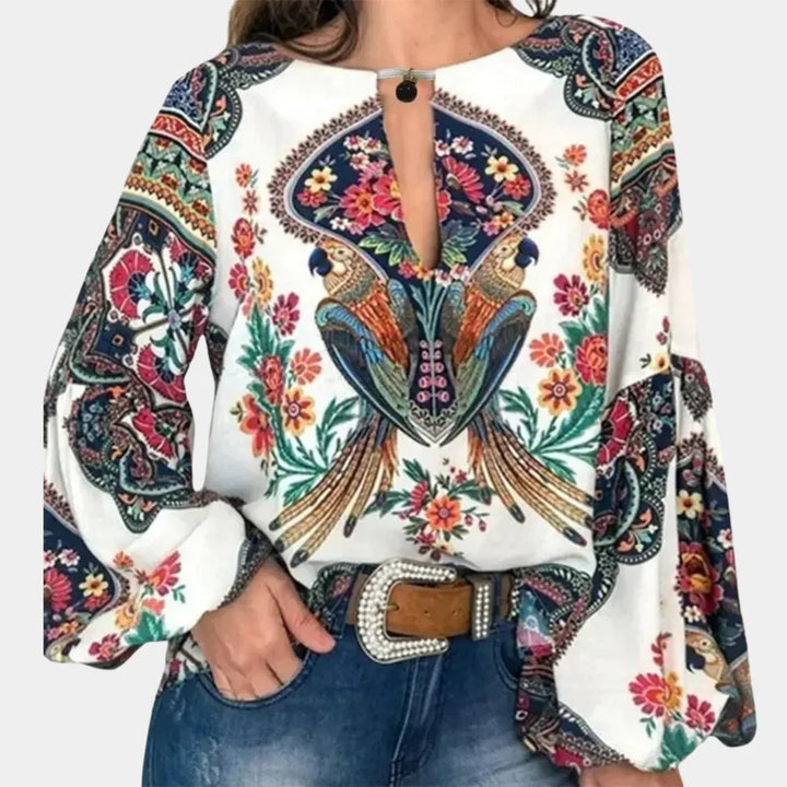 Hoymans dames zomerblouse met elegante bloemenprint en korte mouw, ideaal voor warme dagen.