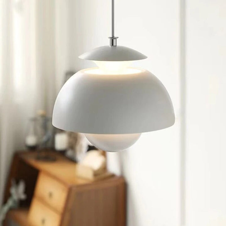 Plafondlamp met geïntegreerde LED verlichting. Eigentijds Scandinavisch design voor sfeervolle woonkamer en slaapkamer.