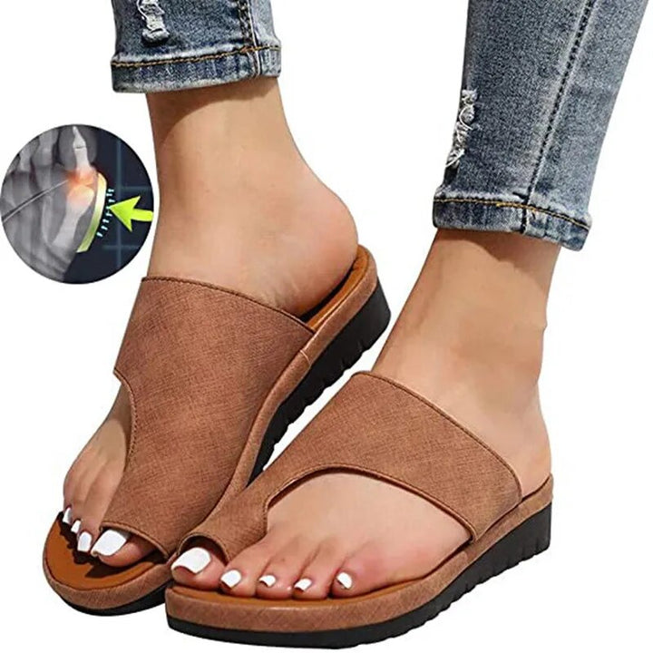 Comfortabele dames slippers met voetboogondersteuning, ideaal voor dagelijks gebruik en zomers comfort.