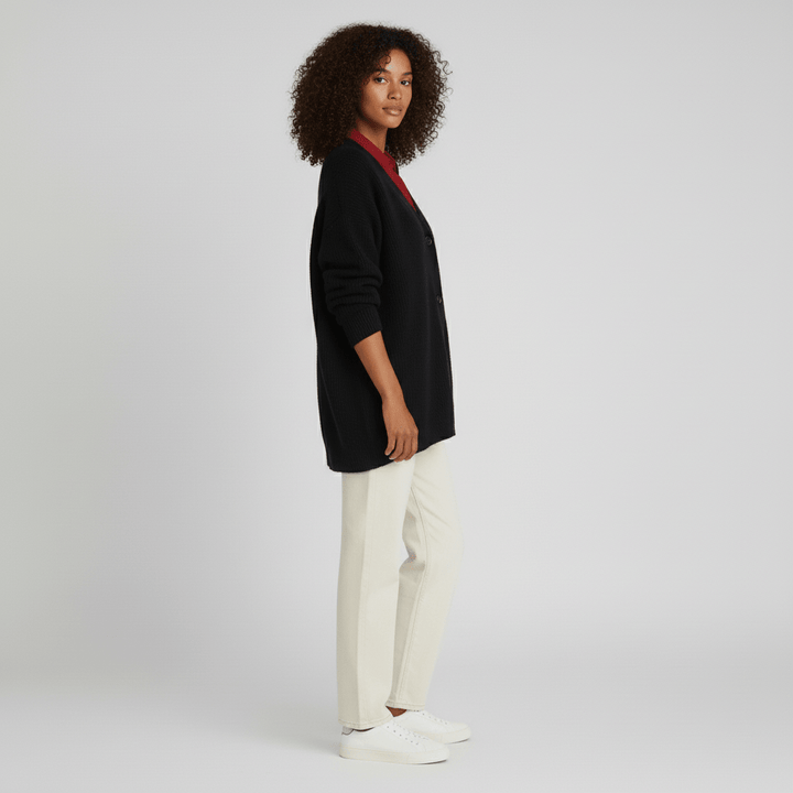 Stijlvol, losvallend damesvest met knoopsluiting. Comfortabele casual cardigan met V-hals.