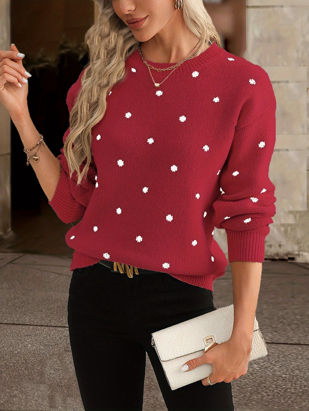 Comfortabele winter trui voor dames: Lara model met stippenpatroon en losse pasvorm, lange mouwen.