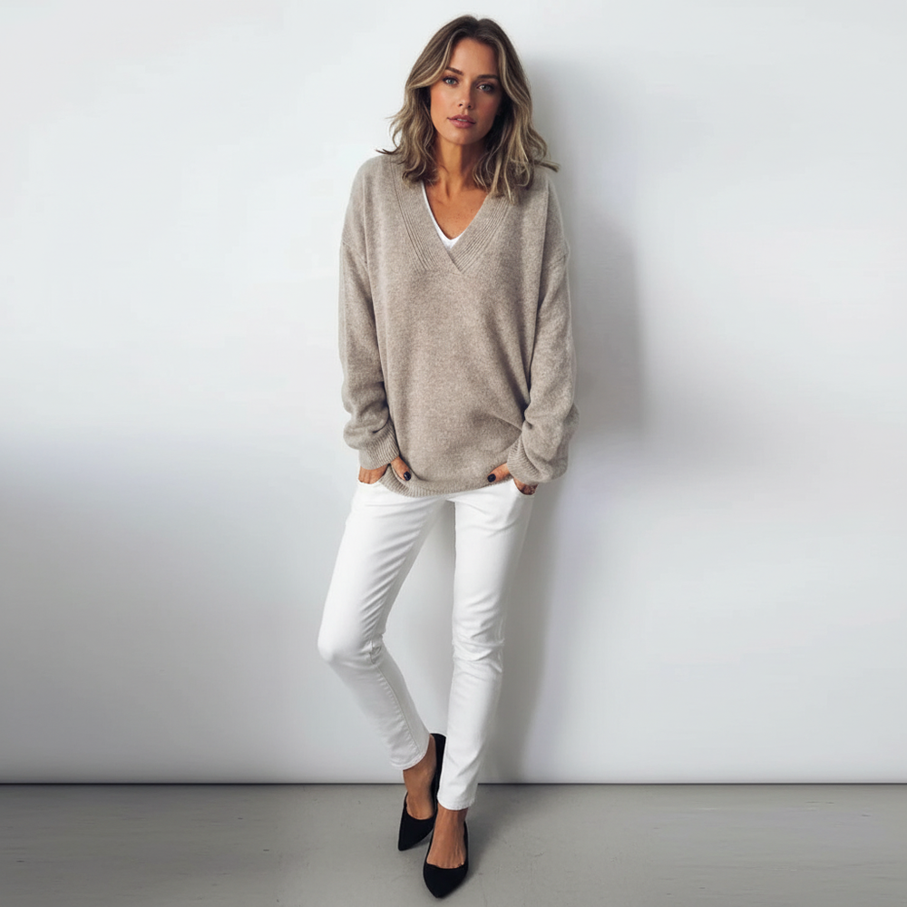 Stijlvolle dames V-hals trui in loose fit, perfect voor een veelzijdige en comfortabele look.