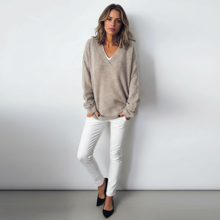 Stijlvolle dames V-hals trui in loose fit, perfect voor een veelzijdige en comfortabele look.
