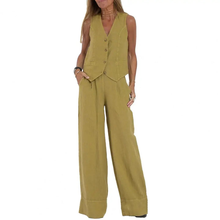 Stijlvol dames vest en bijpassende comfortabele broek, samen een relaxte en chique set.
