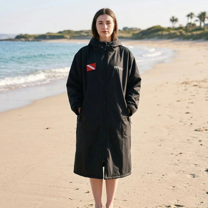 Unisex omkleedjas met capuchon voor snelle kledingwissel bij wateractiviteiten. Winddicht en warm.