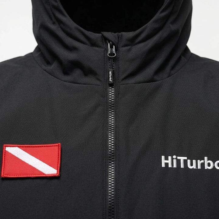 Comfortabele unisex surfjas met capuchon; perfect om snel om te kleden en warm te blijven na het surfen.
