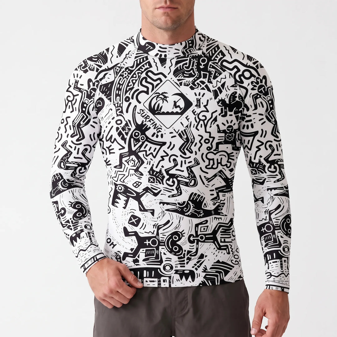 Zwarte heren rashguard met lange mouwen, ergonomisch ontwerp voor maximale bewegingsvrijheid bij watersport.