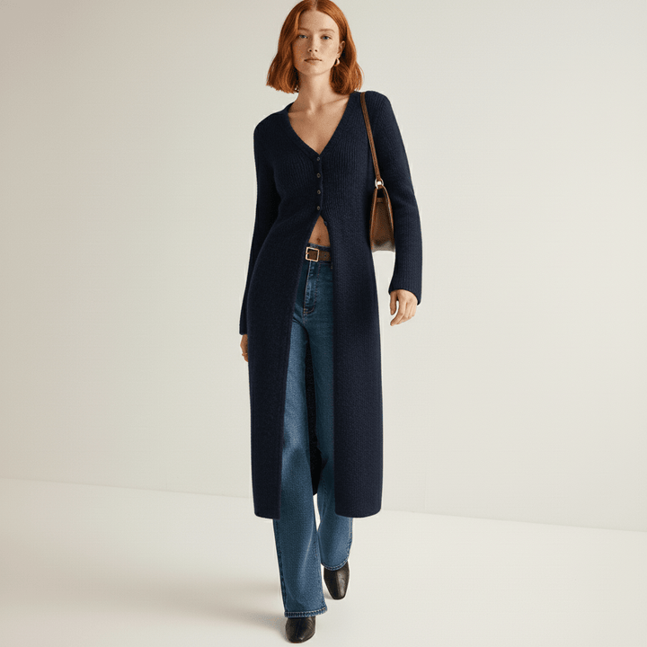 Stijlvolle dames cardigan, longline model met knoopsluiting en elegante afwerking.
