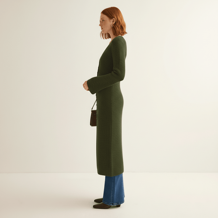 Comfortabele en elegante dames longline cardigan met V-hals en praktische knoopsluiting.