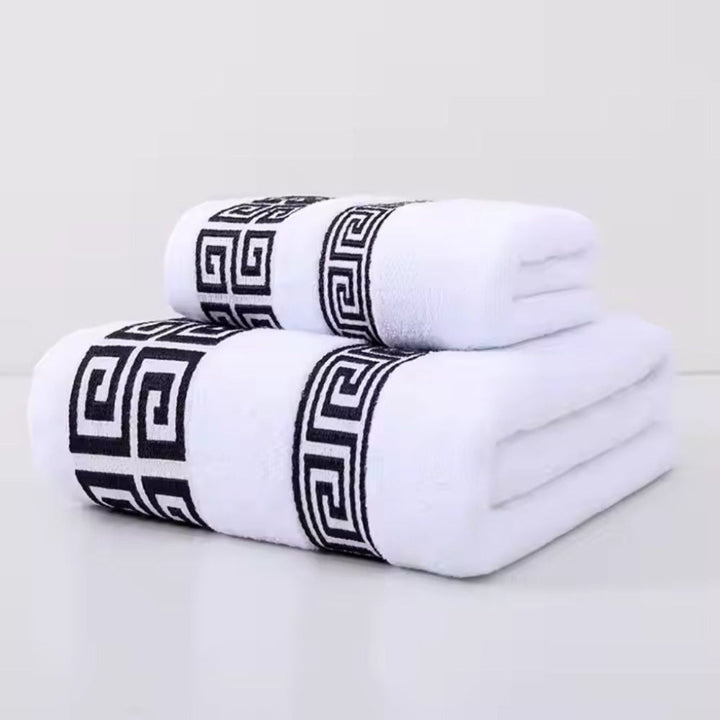 Zachte en absorberende badhanddoekenset (2 stuks) van luxe katoen. Ideaal voor een comfortabele badervaring.
