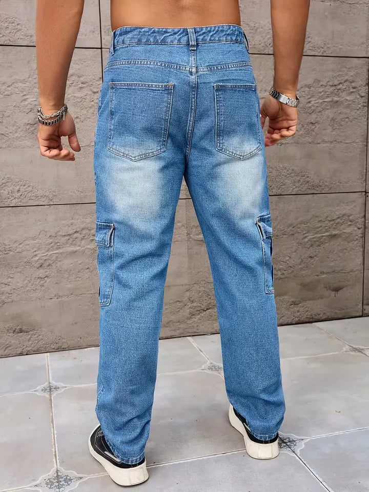 Comfortabele zwarte heren cargo broek, loose fit en rechte pijp. Ideaal voor een relaxte maar stijlvolle look.
