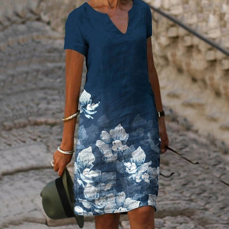 Veelkleurige dames midi jurk met bloemenprint, ideaal als strandkleding of zomerjurk.