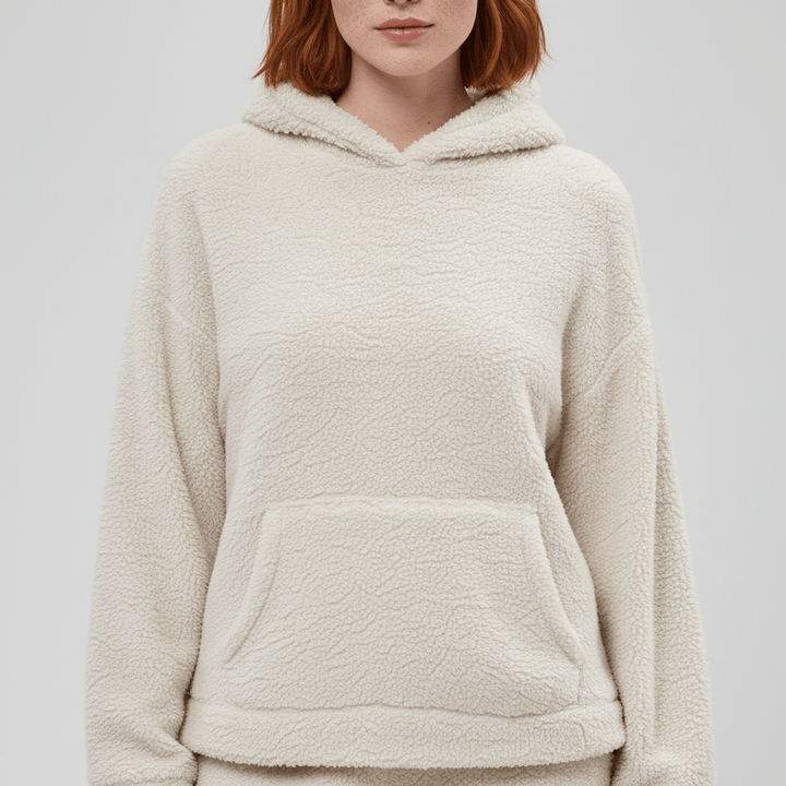 Volledig overzicht van de dames loungewear set, stijlvol broekpak met hoodie.