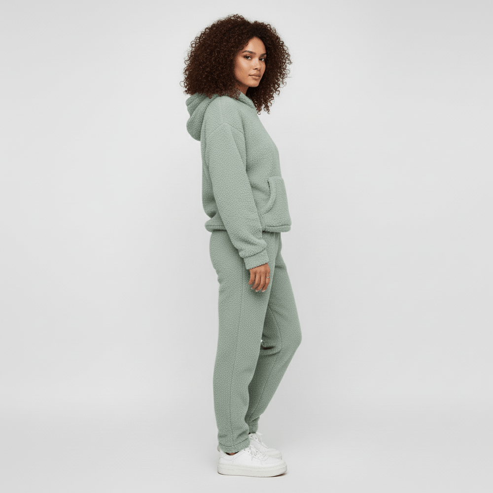 Complete dames loungewear set van zachte stof, ideaal voor ontspanning thuis.