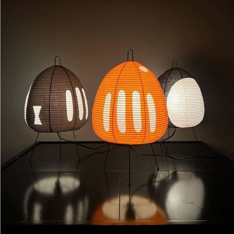 Wabi-sabi rijstpapier lamp, creëert rustieke sfeer in woon- of slaapkamer.