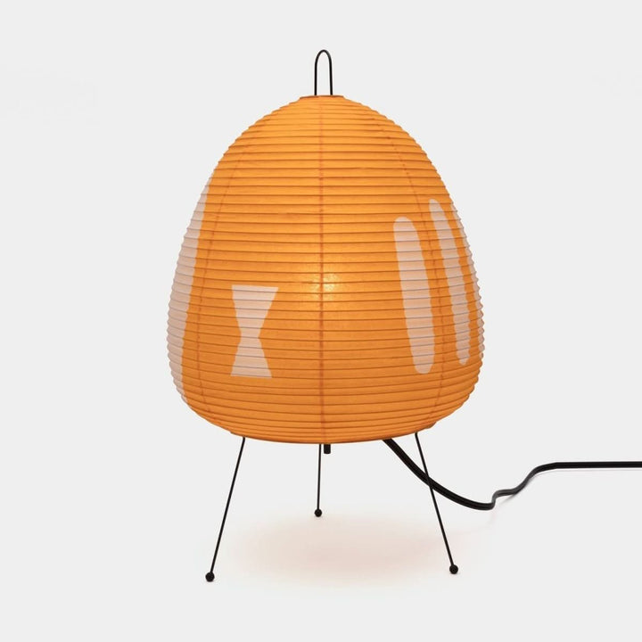Wabi-sabi rijstpapier tafellamp, rustgevende verlichting voor een kalme woonkamer.