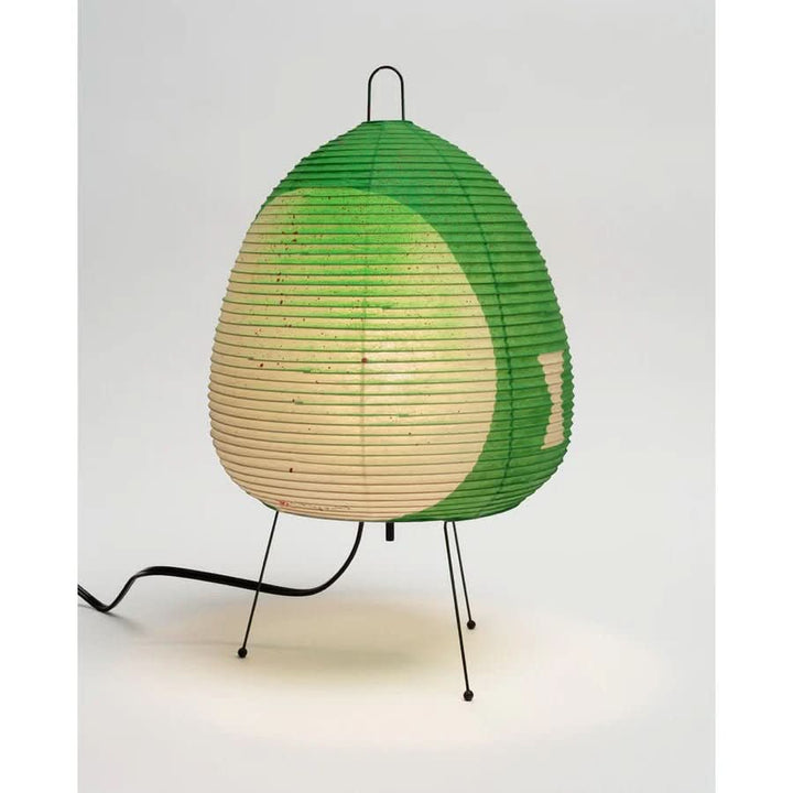 Handgemaakte rijstpapier lamp, unieke sfeervolle verlichting in Japanse wabi-sabi stijl.