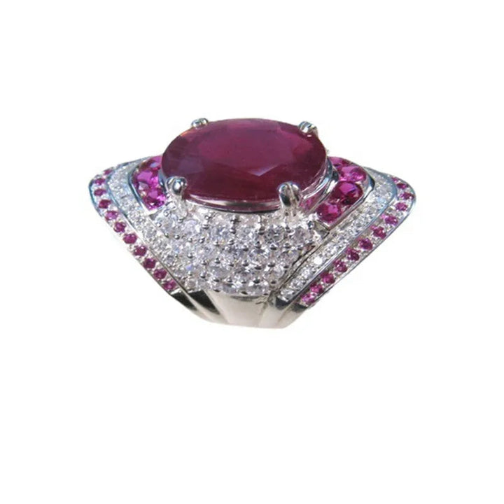 Prachtige 925 zilveren dames ring met een opvallende robijn edelsteen. Een elegant en tijdloos sieraad voor haar.