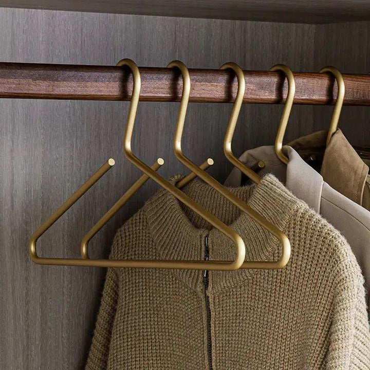 Luxe antislip kledinghangers voor optimale kledingorganisatie in uw garderobe.