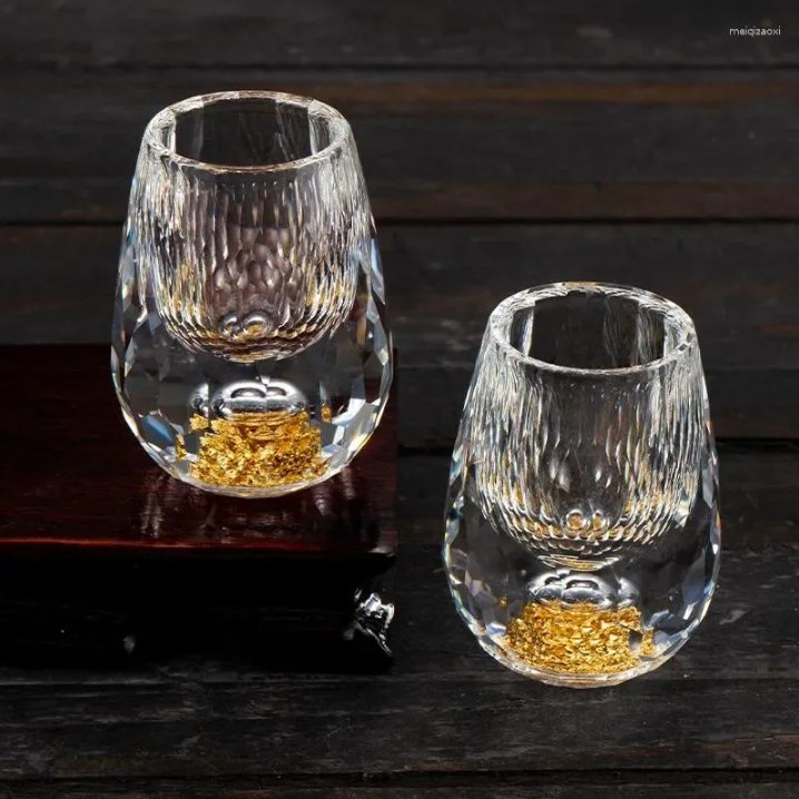 Elegante kristallen borrelglaasjes set, voegt een vleugje luxe toe aan elk servies en diner.