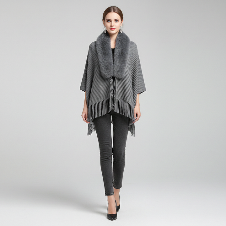 Modieuze luxe damescape: Stijlvolle en warme cape Elisa, een veelzijdig kledingstuk voor herfst en winter.