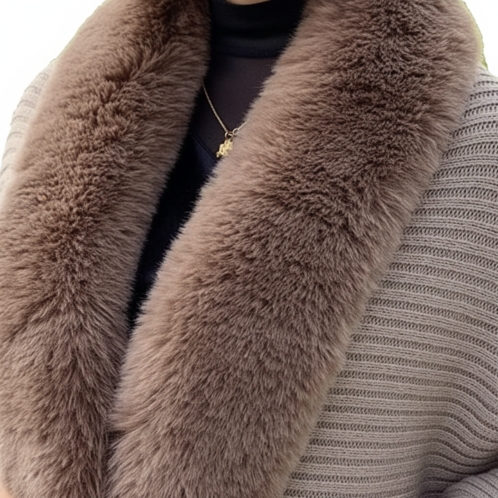 Elegante damescape Elisa: Modieuze one-size cape, ideaal voor een luxe uitstraling en comfort op koude dagen.