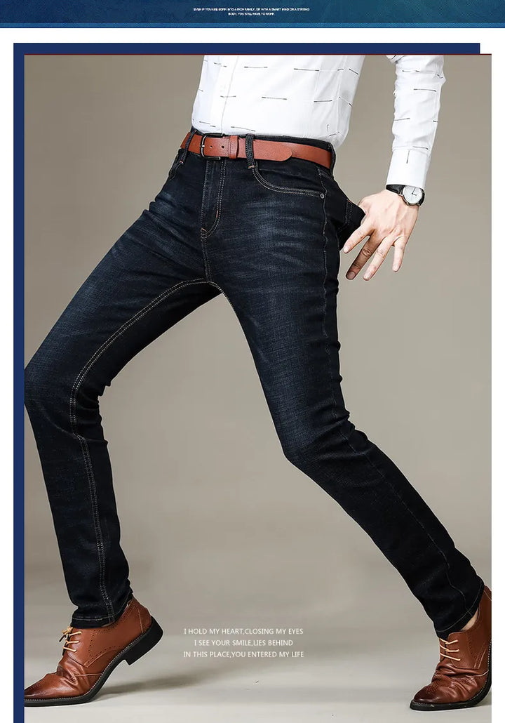Duurzame rechte heren jeans, blauw, comfortabel en rekbaar voor langdurig gebruik.